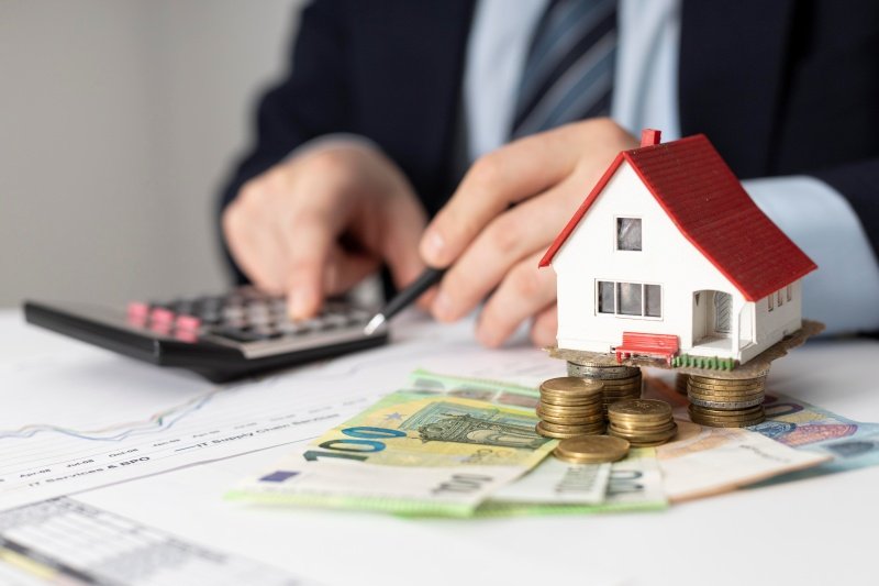 How Does LessInvest.com Explain Real Estate Investing